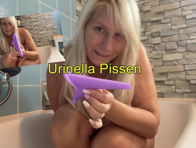 Urinella che piscia