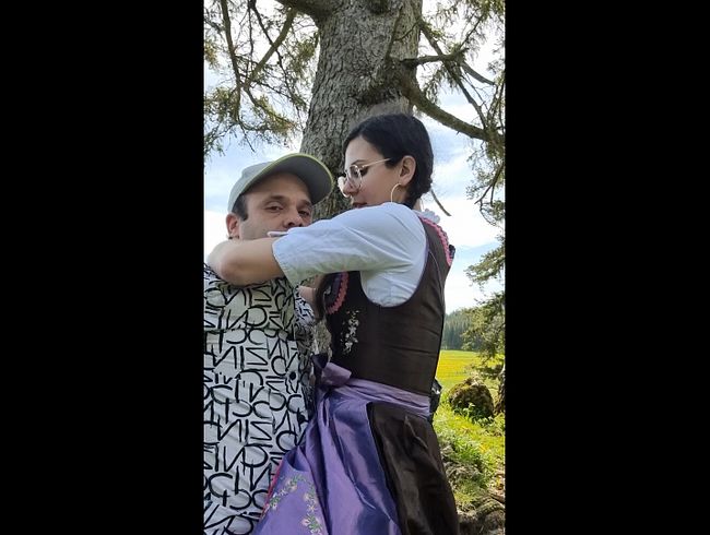 Mio marito viene nella mia figa del dirndl fuori