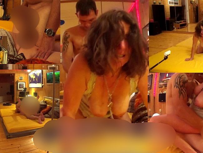 Inseminazione straniera nel seminterrato della sauna con enorme creampie dell'amante