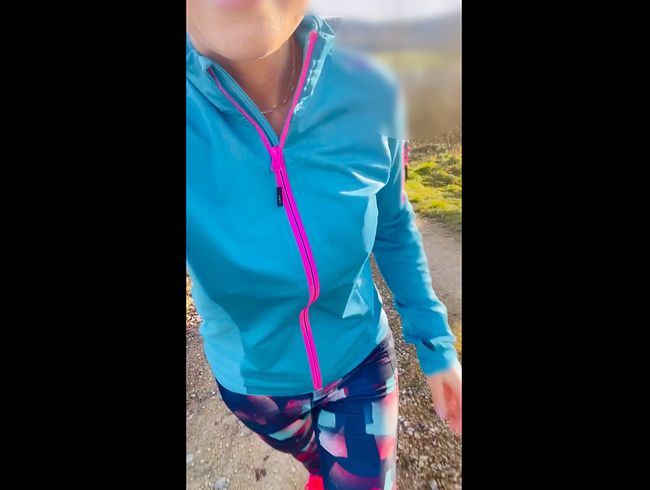 Andare a fare jogging senza reggiseno mi fa arrapare e i miei capezzoli diventano duri